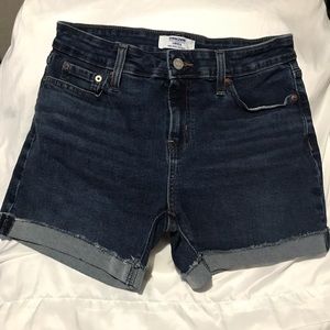 Denizen from Levi’s … Mid-Rise Shorts … Size 6 /28
